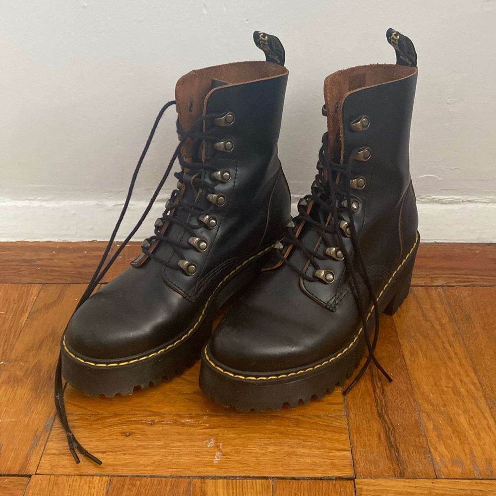 Dr Martens LEONA WOMEN'S VINTAGE SMOOTH LEATHER HEELED BOOTS
